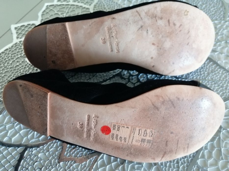 Baleriny czarne zamszowe skóra logo złote lew