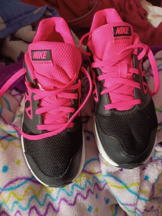 Sapatilhas nike pretas e cor de rosa
