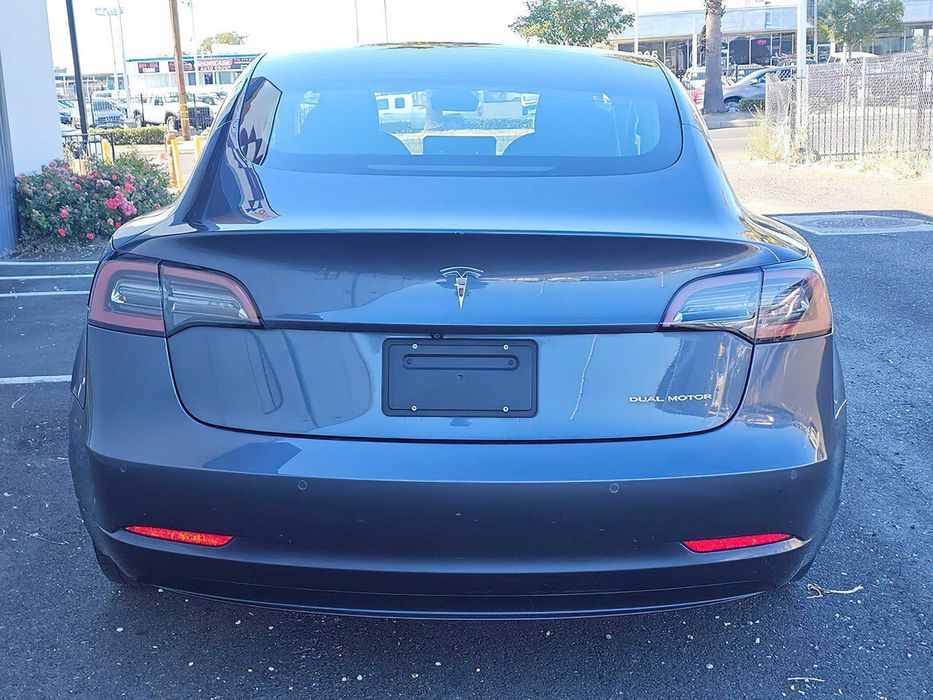 Tesla Model 3 Long Range      2019
