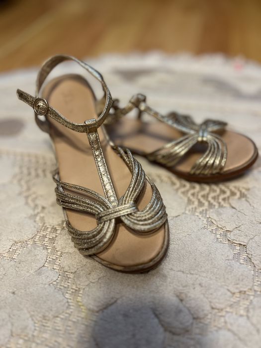 Босоніжки zara 33