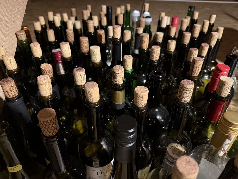 Butelki po winie z korkami (na wino)