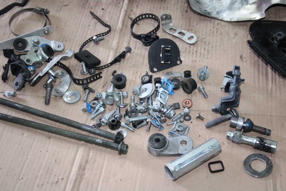 Śruby Szpilki Silnika Mocowanie Wypełnienie Yamaha R1 RN19 07-08