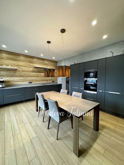 0% комиссии! Продажа шикарного ДОМА в Совиньоне, бассейн, цоколь