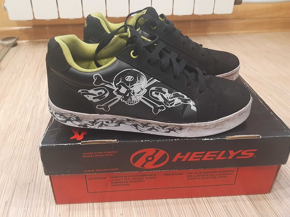 Продам Кросівки хіліси