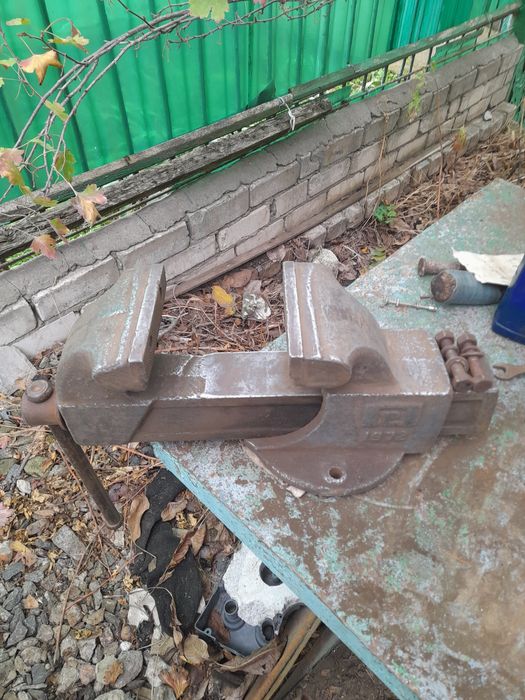 Тиски ссср. Стамеска ссср.