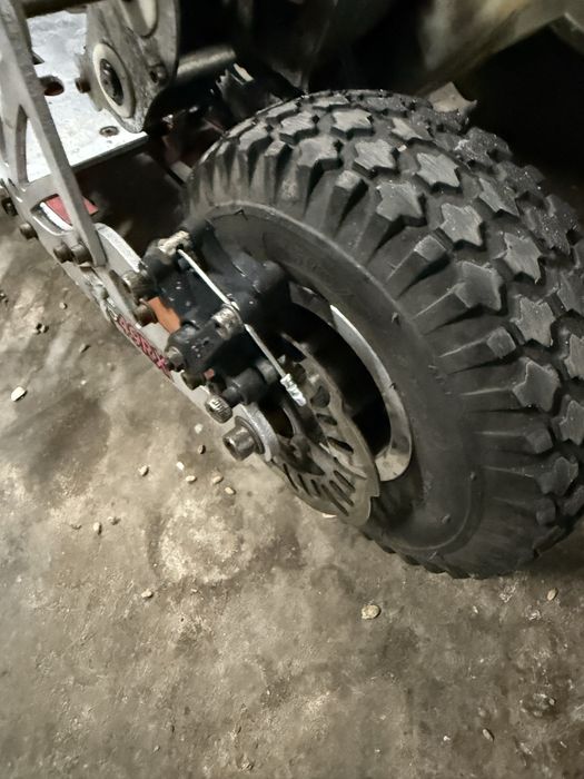 Trotinete, todo terreno a gasolina.