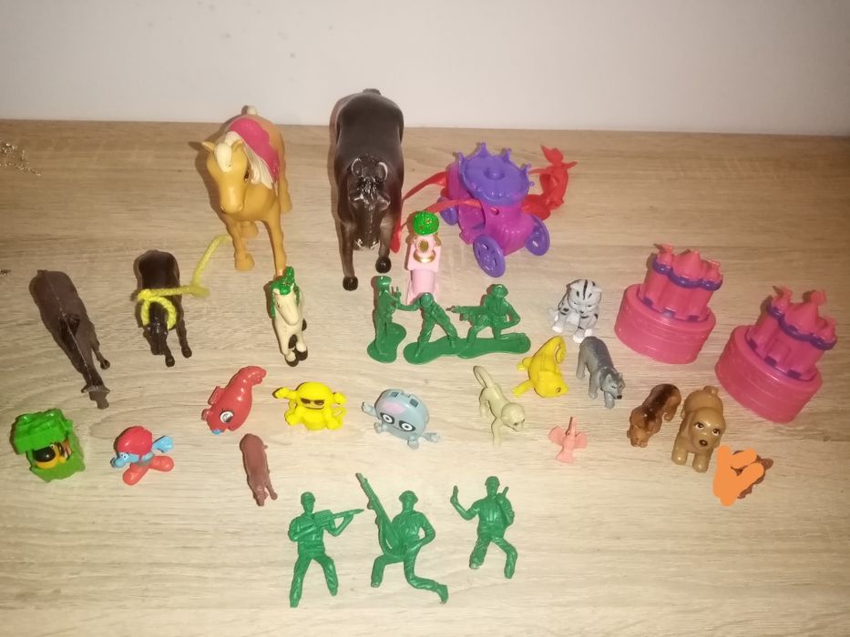 Sprzedam ZESTAW FIGUREK (różnych)