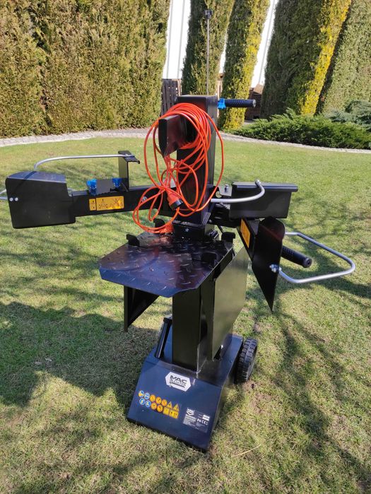 Łuparka do drewna 8T max średnica 300 mm - wynajem tanio