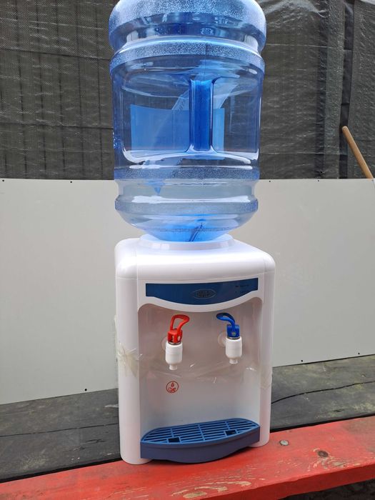 Dystrybutor wody ciepłej i zimnej JANTAR nadblatowy