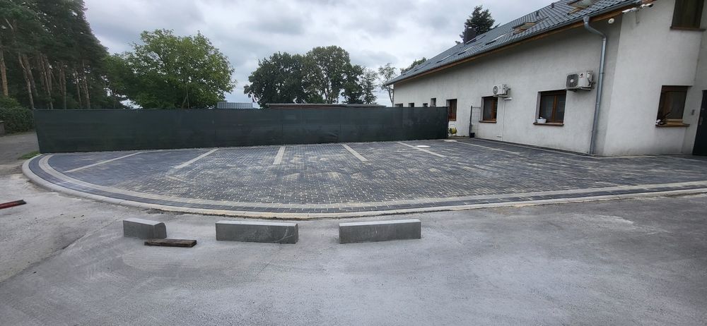 Układanie kostki brukowej