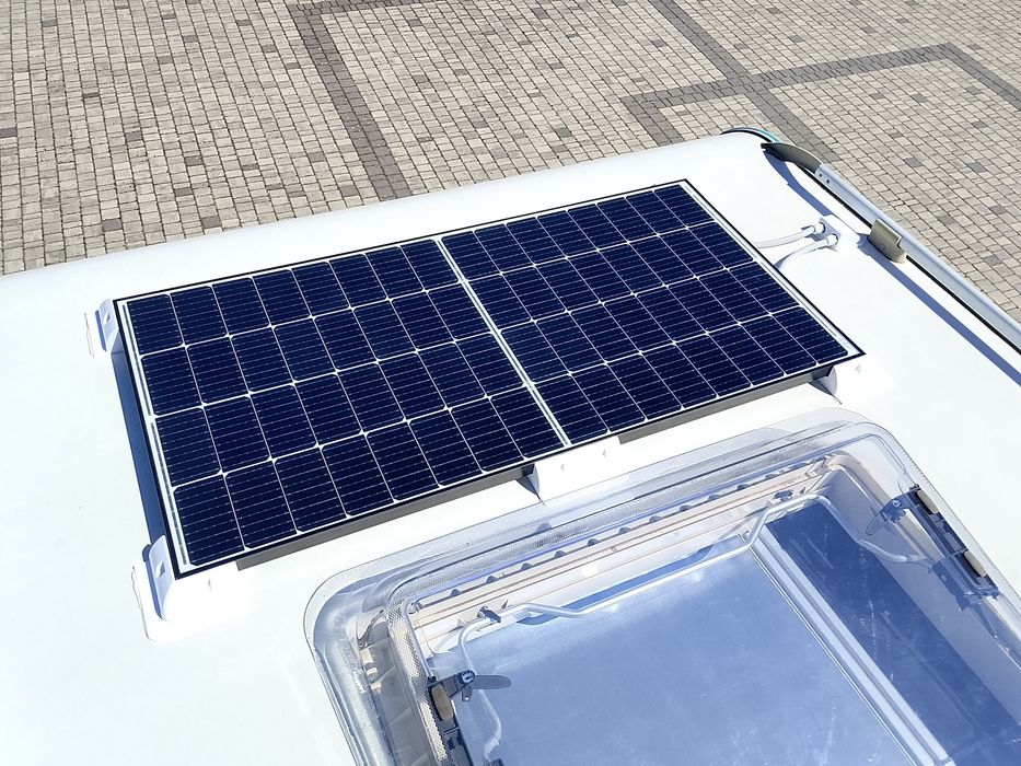 Instalacja off grid PV  kamper przyczepa kempingowa z montażem