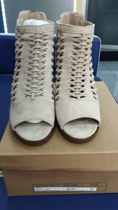 Botins novos tam. 36