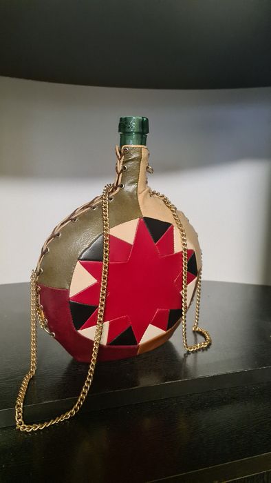 Butelka karafka manierka bukłak