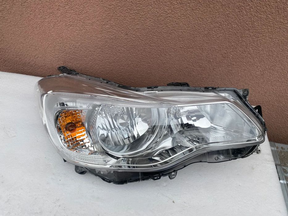 lampa subaru XV crosstrek prawa eu eu cała