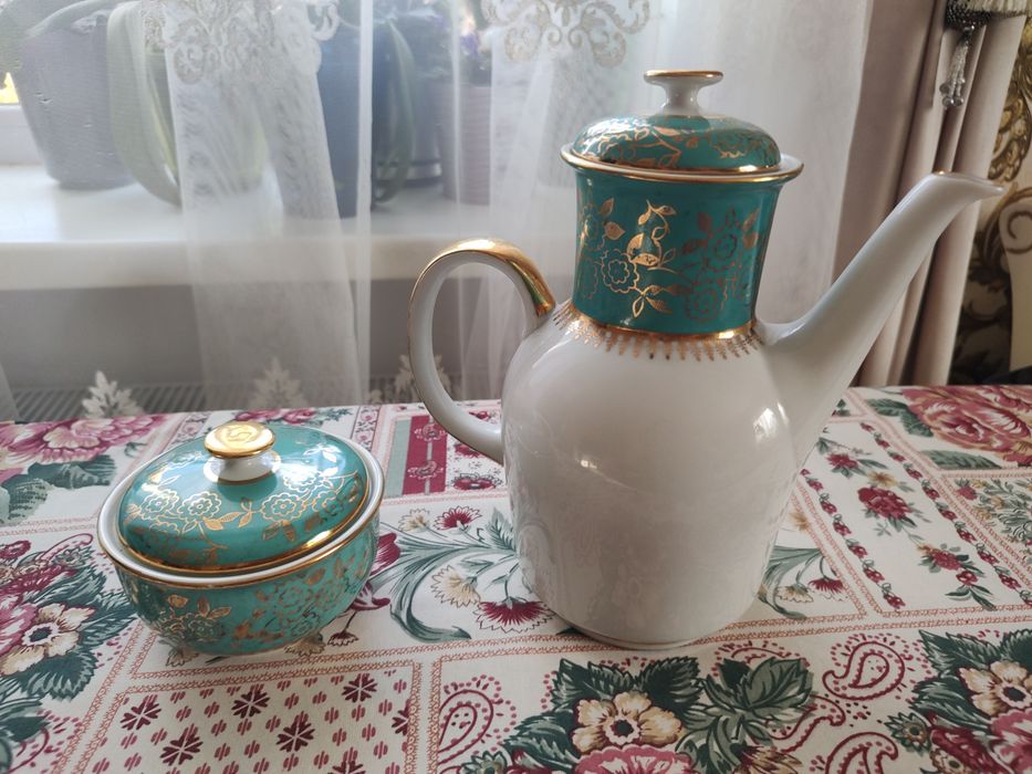 Чайники та цукорниці
