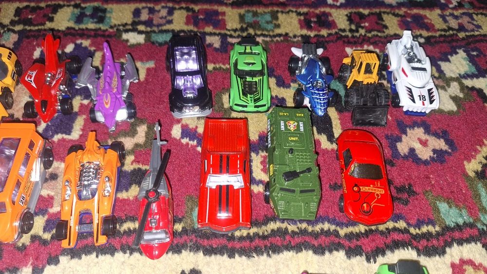 Лот металлических машинок