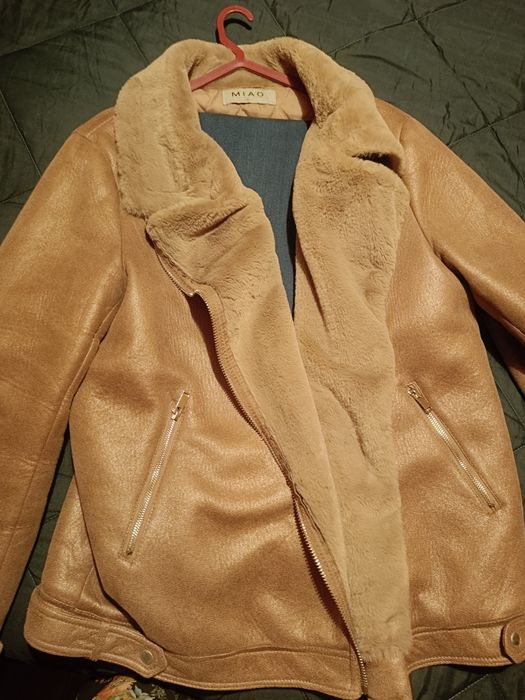 Blusão com pêlo cor de rosa