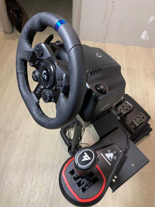 Logitech G923 PC/PS разом зі стійкою