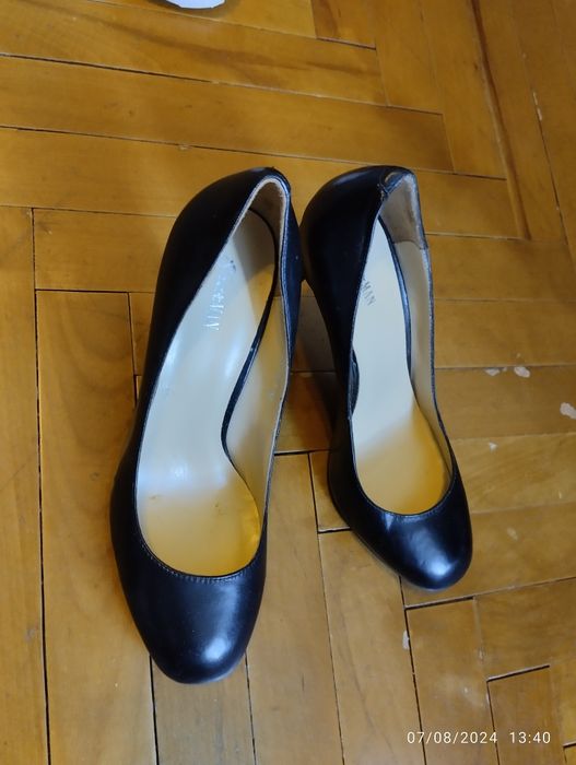 Продам туфли женские на шпильке Sharman
