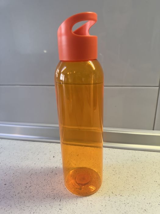 Пляшка для води, соку пластикова