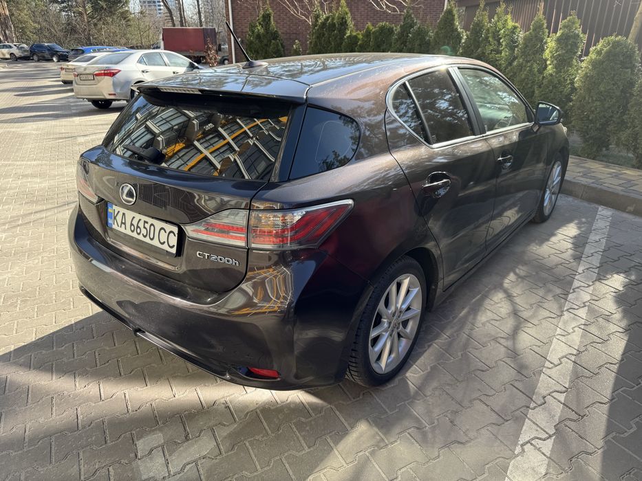 Lexus ct200h 2012 року