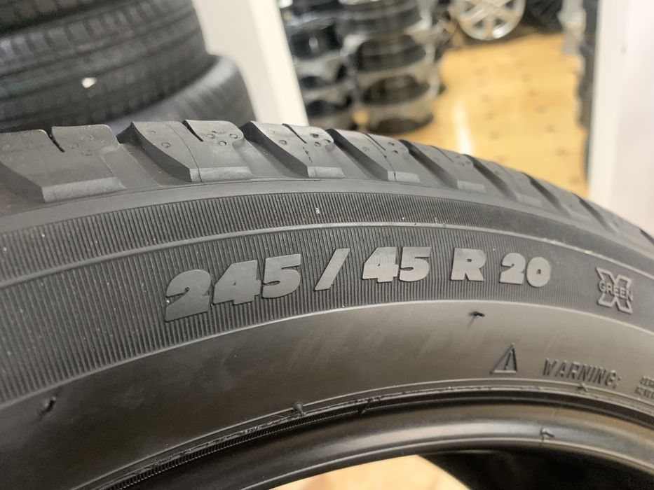 245/45/20 103W Michelin LATITUDE Tour HP