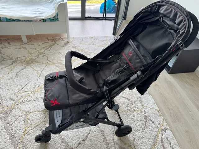 Carrinho de Bebê Leve e Compacto