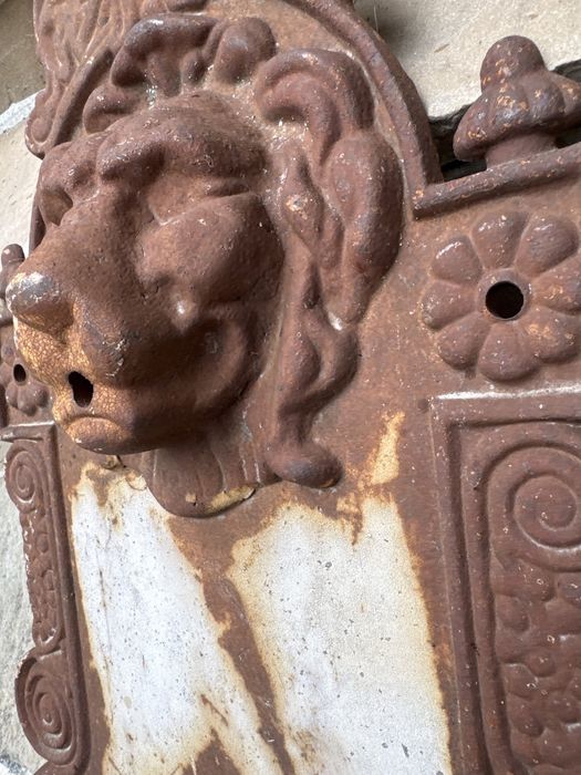 Stary zeliwny solidny zlew ogrodowy nascienny