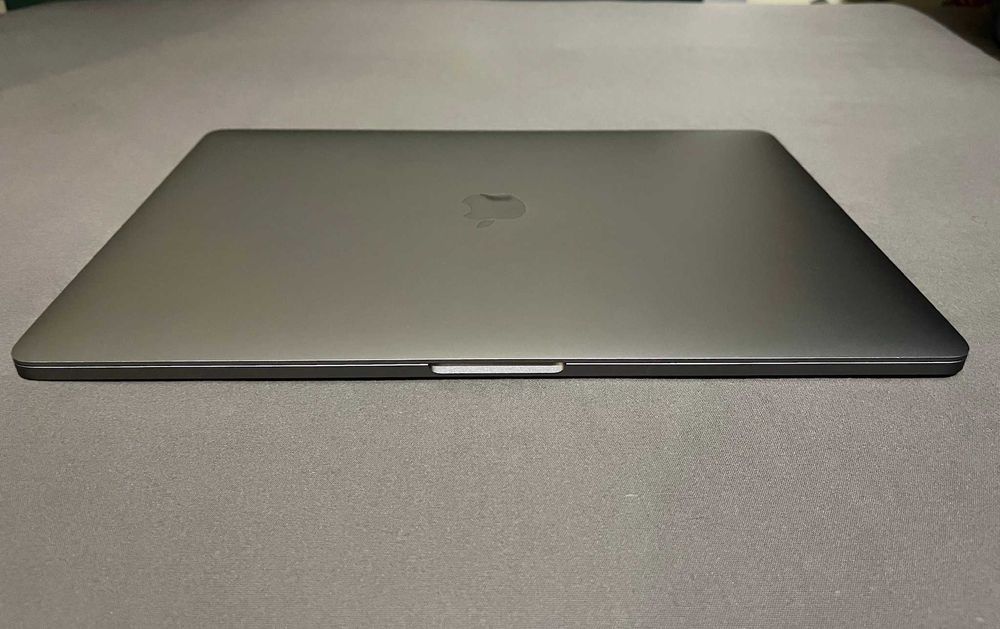 MacBook Pro (2019) A1990