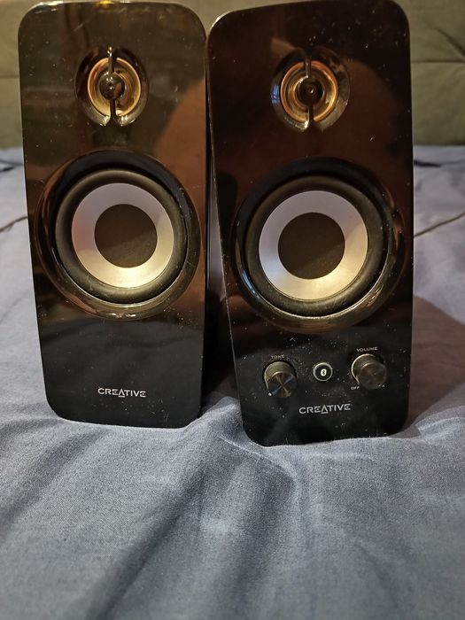 Продам магнитофон Филипс и  колонки креатив