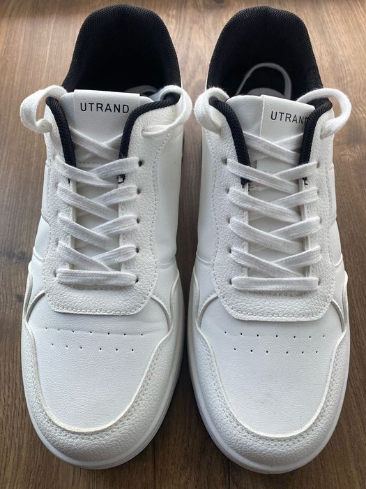 Nowe sneakersy / buty sportowe UTRAND — białe z czarnymi akcentami