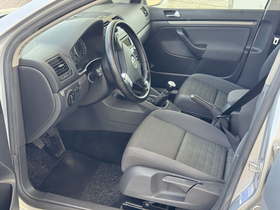 Свіжопригнанний VW GOLF 5 1.6 MPI з Німеччини