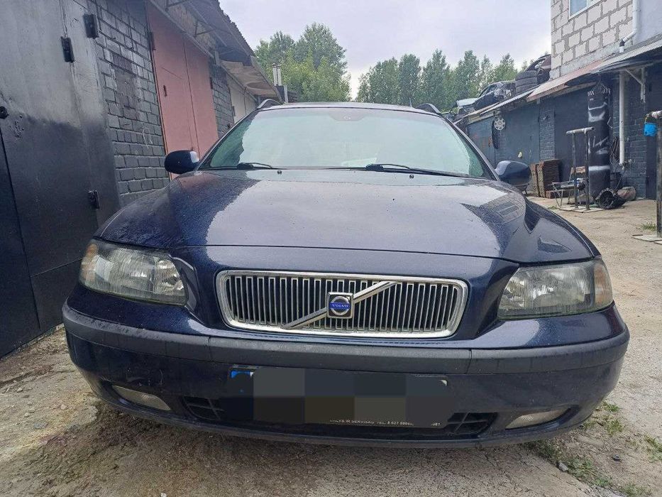 Бампер передній Volvo V70  2001-2005