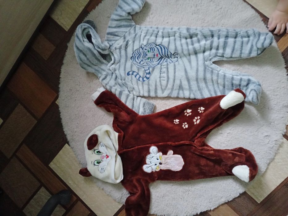 Костюми б.у.2 за 100 грн,до півроку