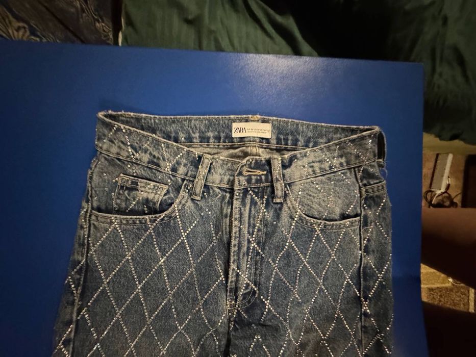 прямі джинси Zara зі стразами