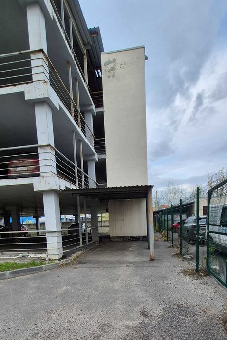 Продаю машиномісце  в ЖК "Левада" по вул. Лисаветинська.