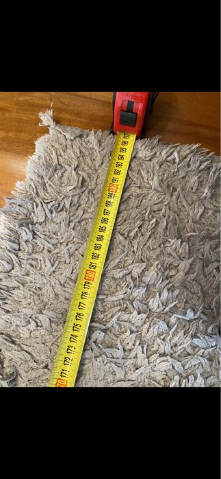 Carpete de cor cinza