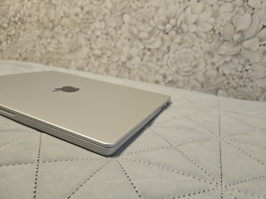 Apple MacBook Pro 14 M3 8 512GB Silver батарея 100% 48 циклів