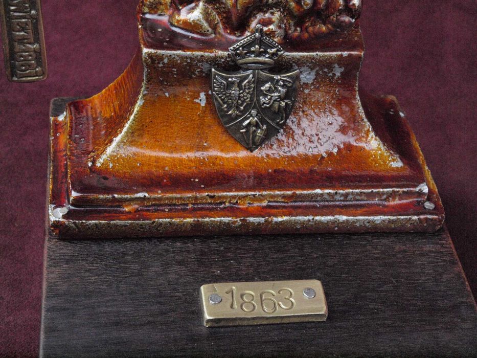 Statuetka Powstanie Styczniowe 1863, z orłem i krzyżem powstańczym