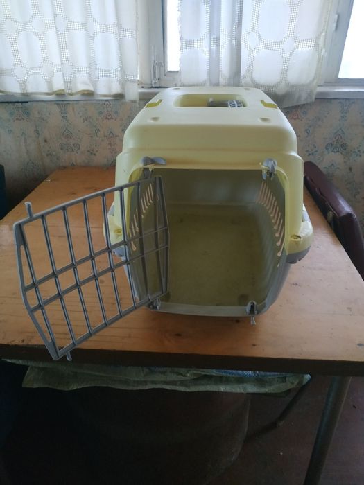 Переноска для кошек і собак