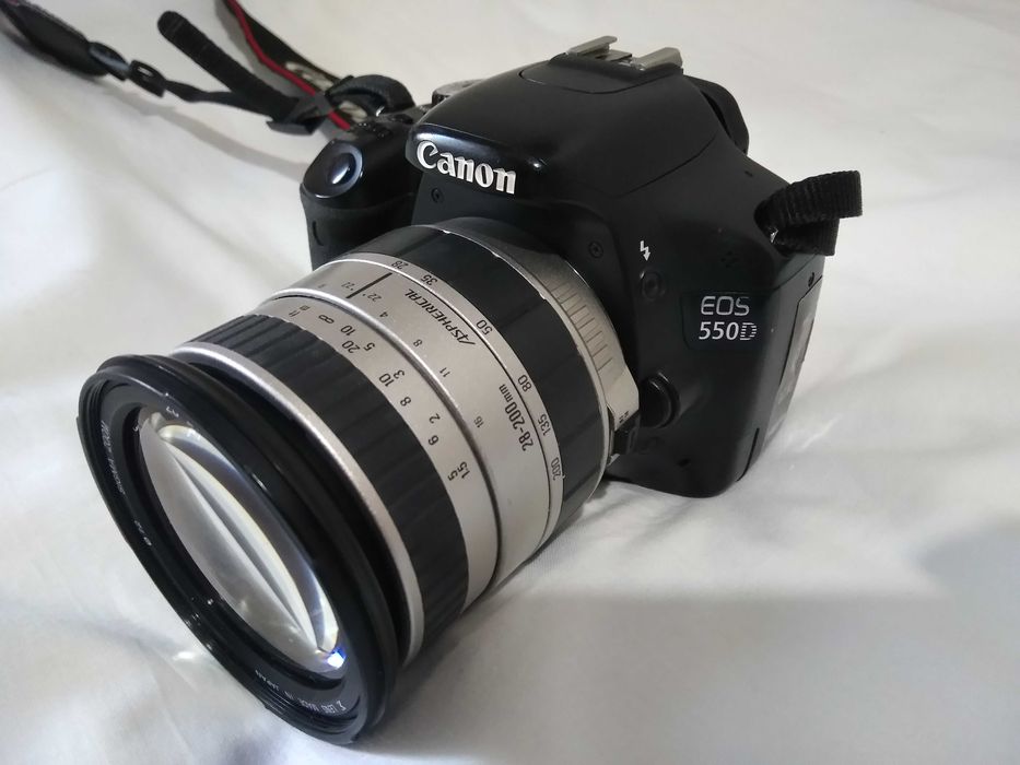 Продам фотоапарат Canon EOS 550D