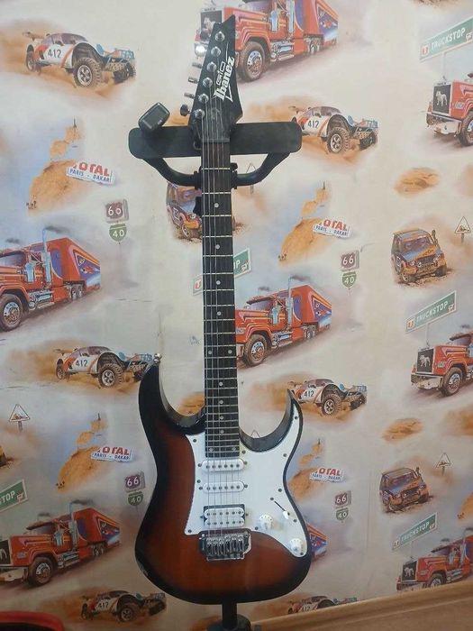 Електрогітара Ibanez grg140 та стійка до неї.