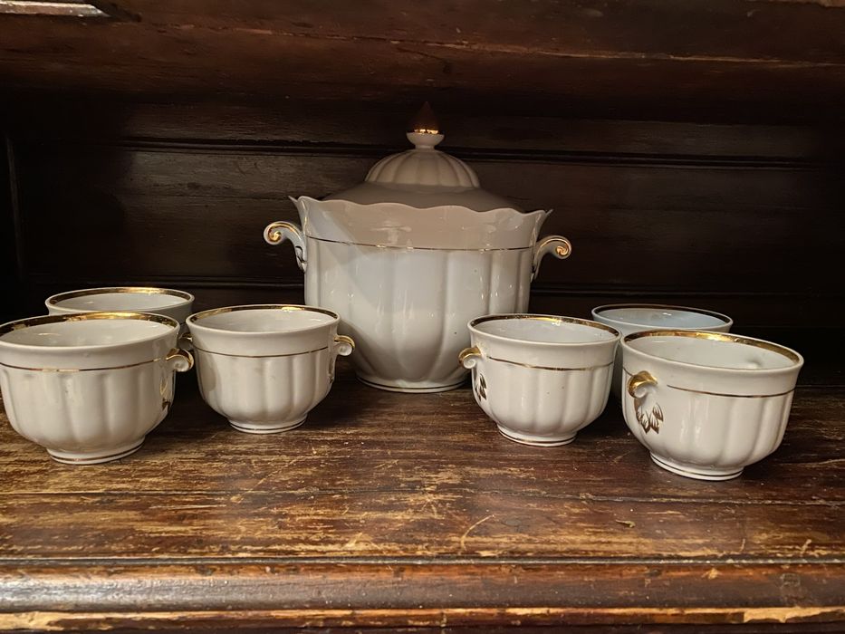 Столовый набор посуды