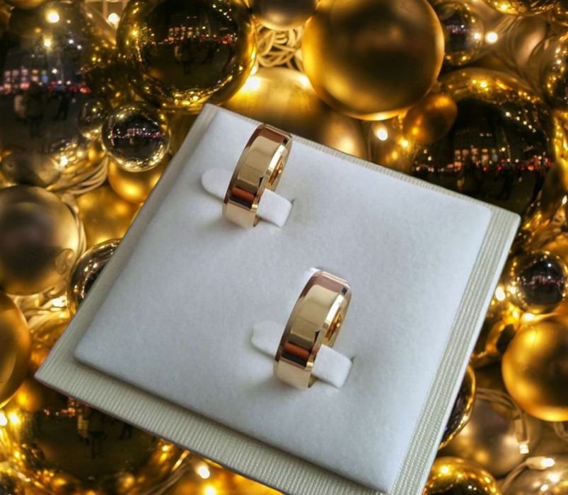 Elegancka para fazowanych złotych OBRĄCZEK ŚLUBNYCH