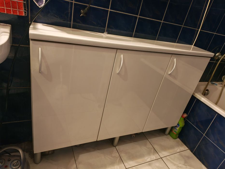 Szafka łazienkowa biała połysk akcesoria do łazienki