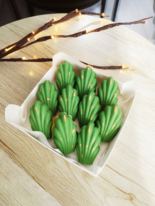 Трубочки, горішки, печиво Мадлен