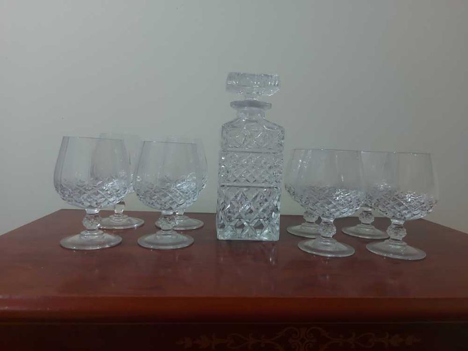 Conjunto de Garrafa e 8 Copos de Cristal