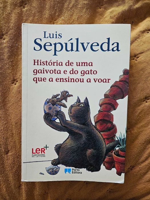 Livro: História de uma gaivota e do gato que a ensinou a voar (Luís Sepúlveda)