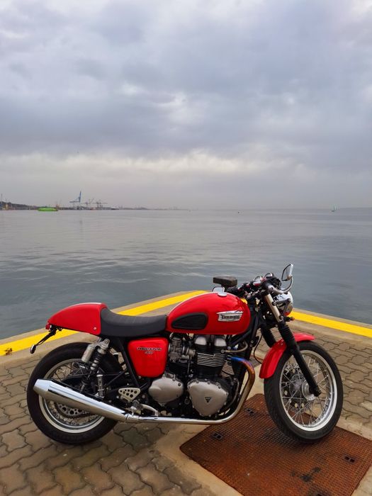 Triumph Thruxton  900