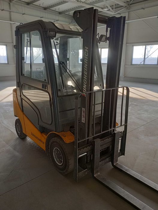 wózek widłowy Jungheinrich TFG-320 z kabiną